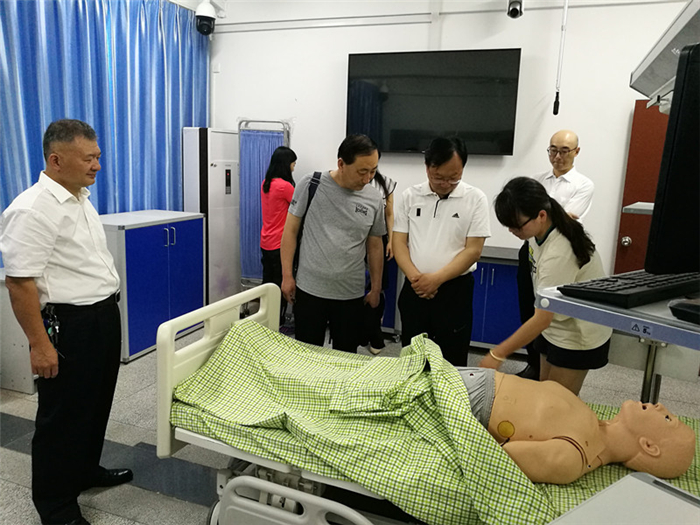 新疆木壘縣人民醫(yī)院一行蒞臨我院參觀交流