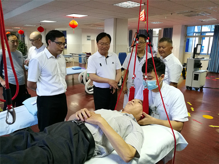 新疆木壘縣人民醫(yī)院一行蒞臨我院參觀交流