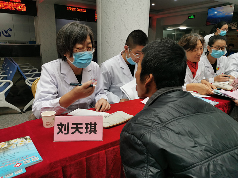 大咖齊聚 義診暖心——中華中醫(yī)藥學(xué)會組織北京中醫(yī)藥專家赴漳州開展義診活動