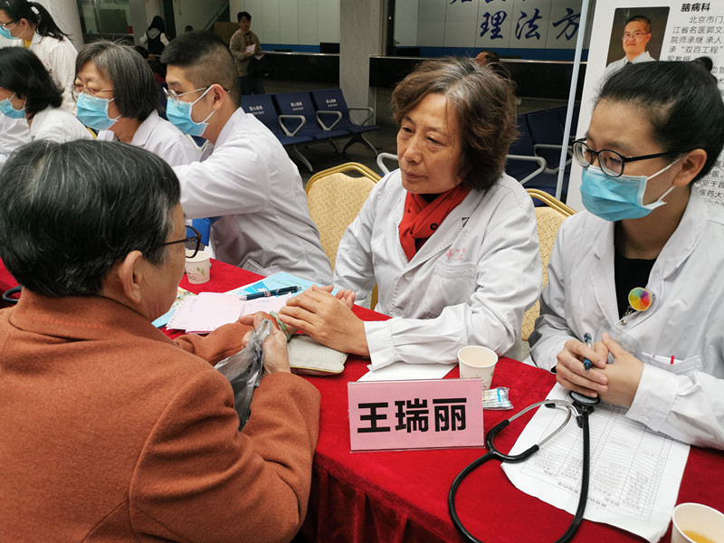 大咖齊聚 義診暖心——中華中醫(yī)藥學(xué)會組織北京中醫(yī)藥專家赴漳州開展義診活動