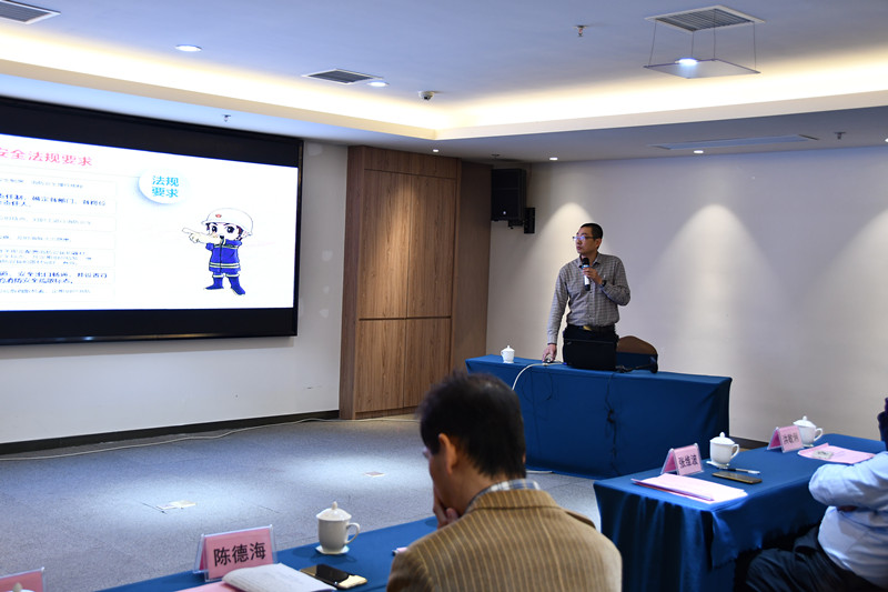 我院組織召開2019年度中層干部管理培訓班 暨述責述廉報告會