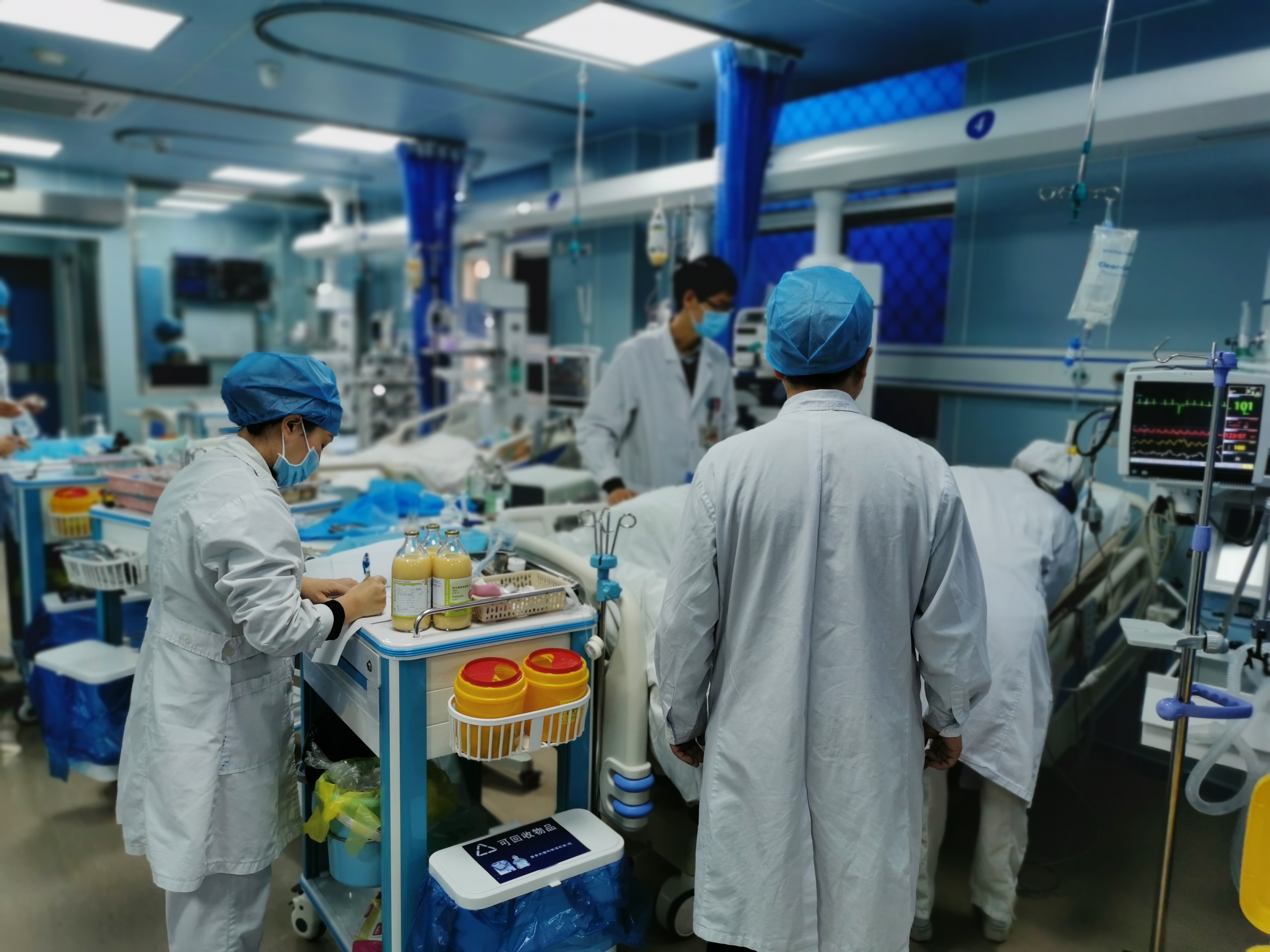 堅守崗位 共克時艱