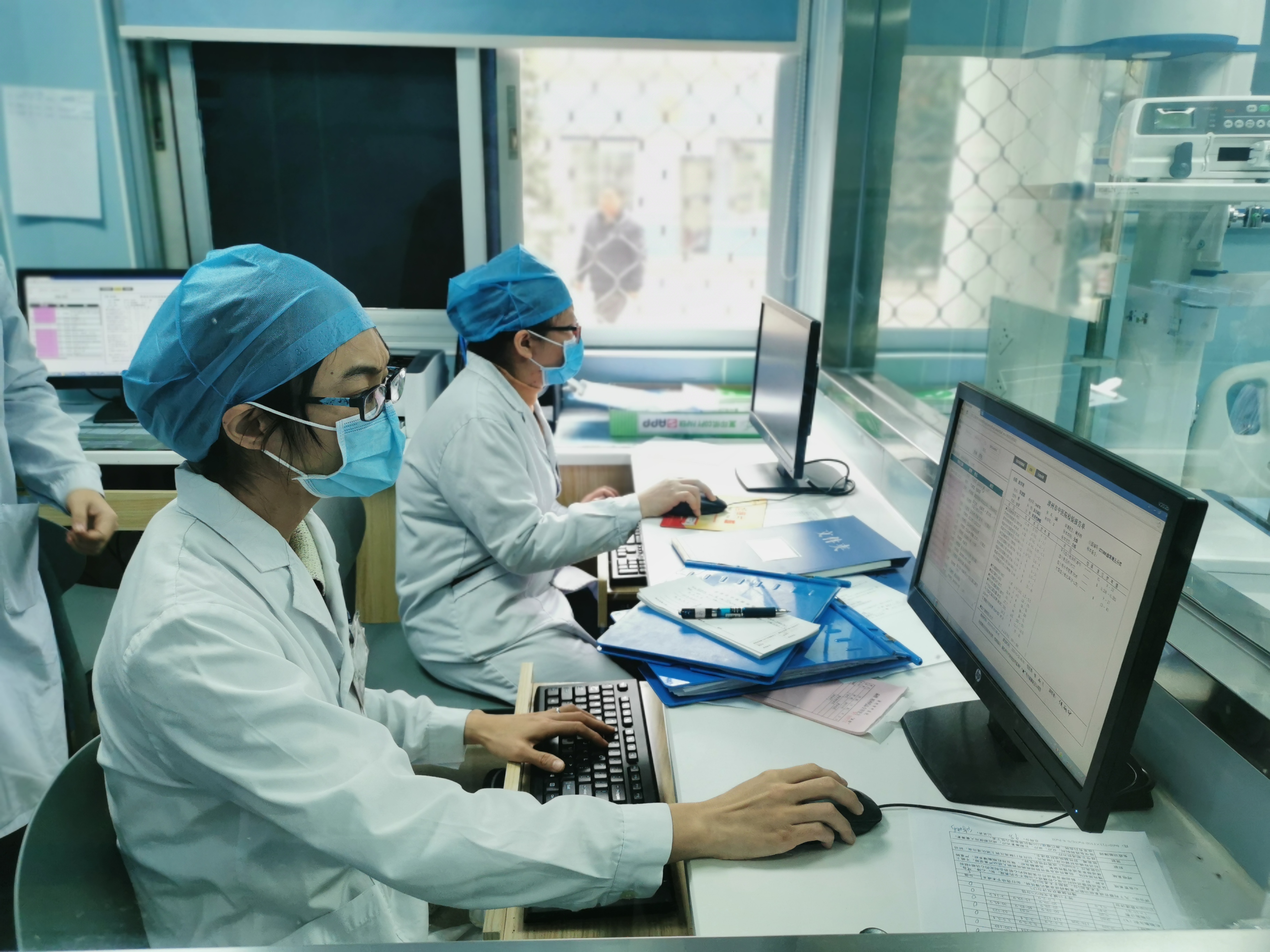 堅守崗位 共克時艱