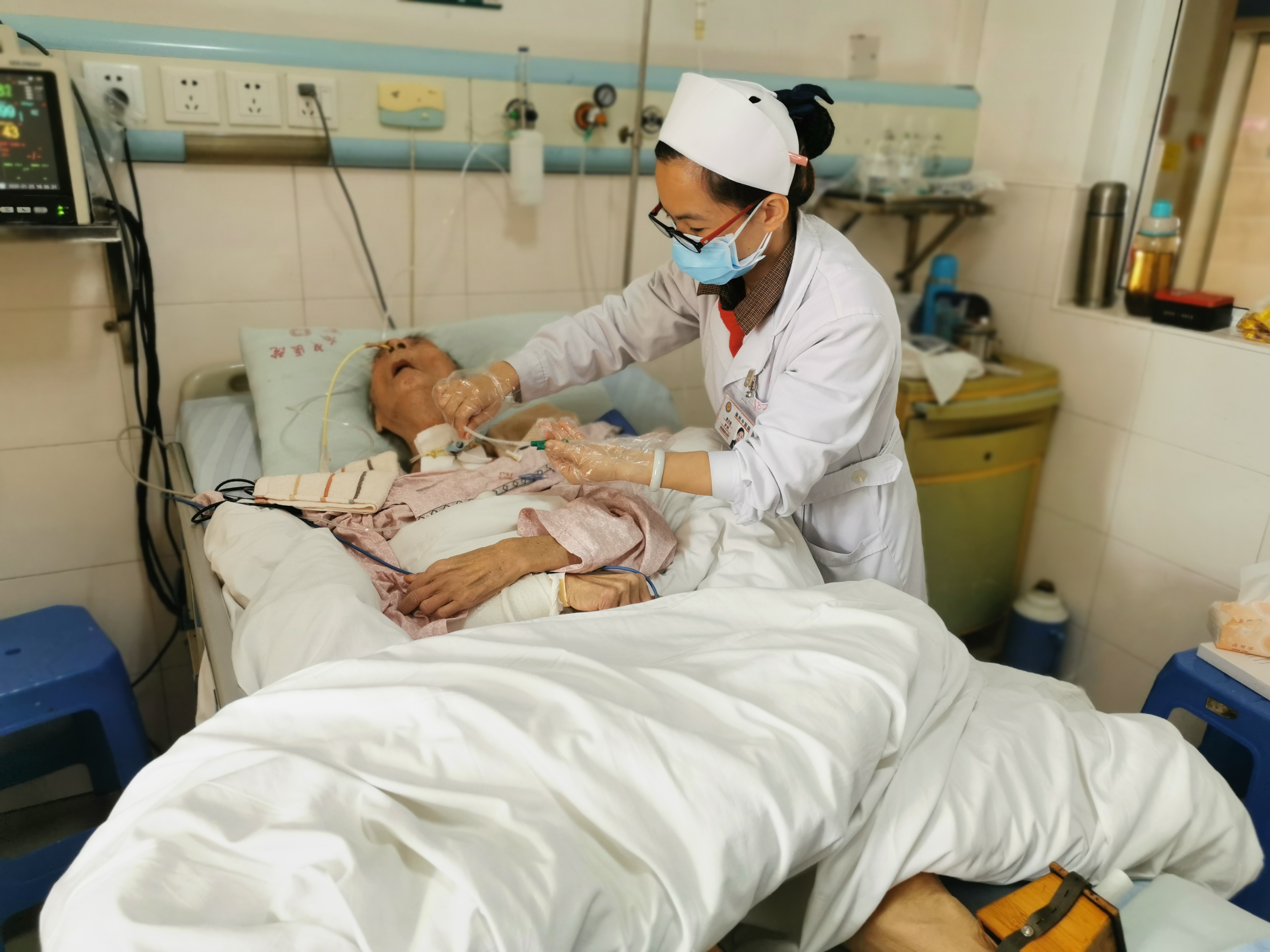 堅守崗位 共克時艱