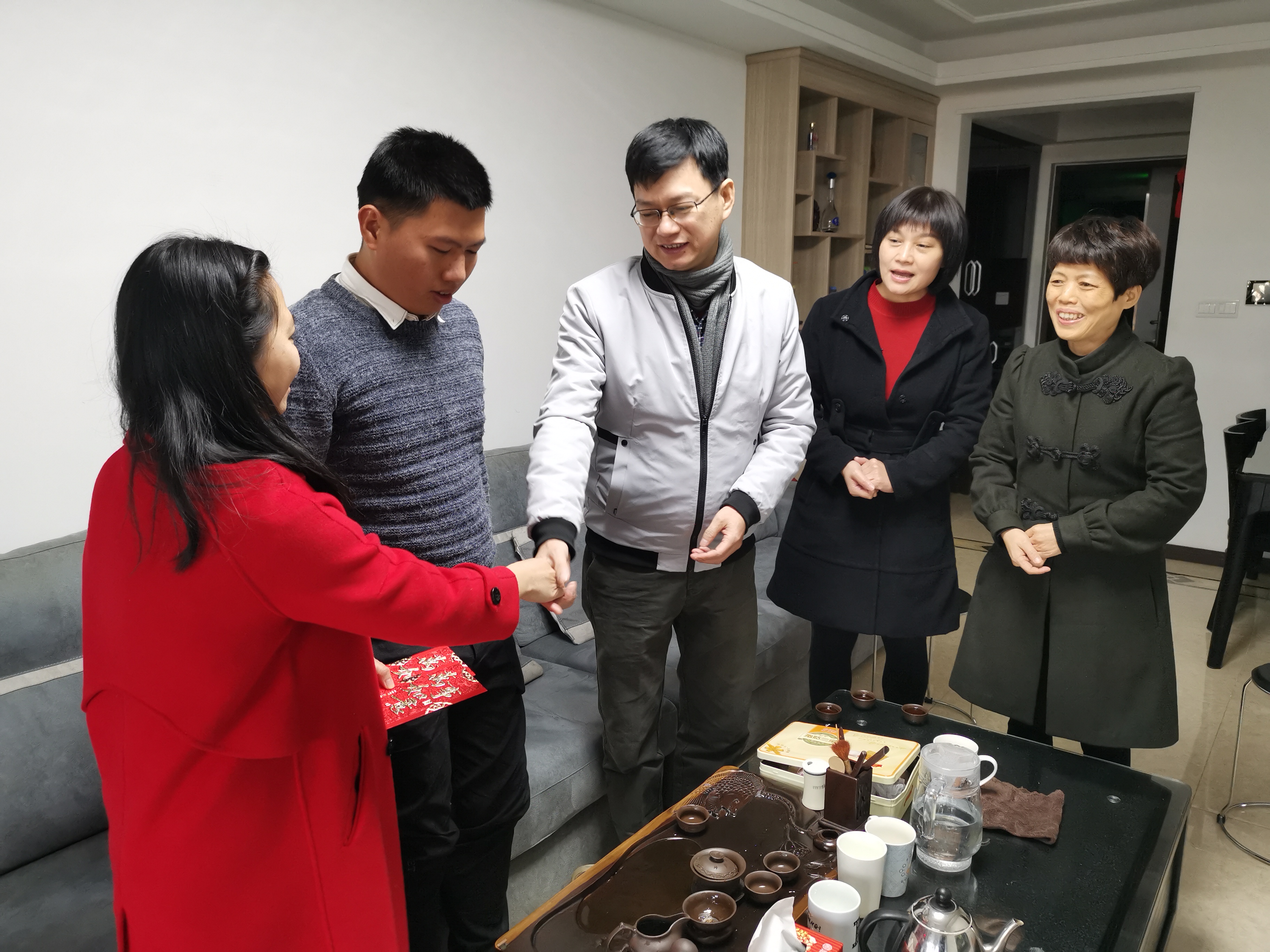 后方交給我們，白衣戰(zhàn)士請(qǐng)放心——漳州市中醫(yī)院領(lǐng)導(dǎo)慰問(wèn)援助武漢護(hù)理人員親屬