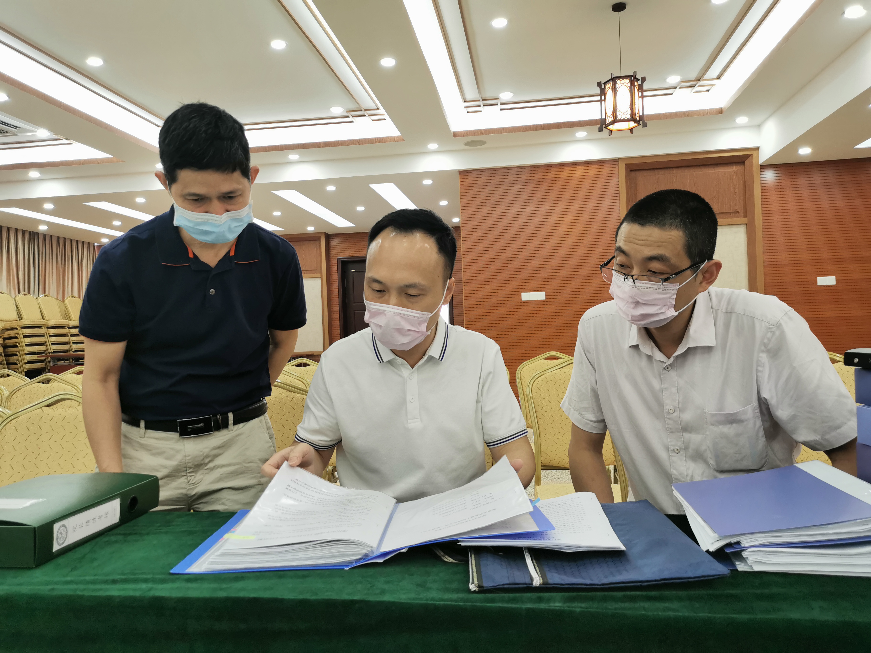 漳州市公立醫(yī)院院長(zhǎng)年薪制考核組蒞臨我院檢查考核