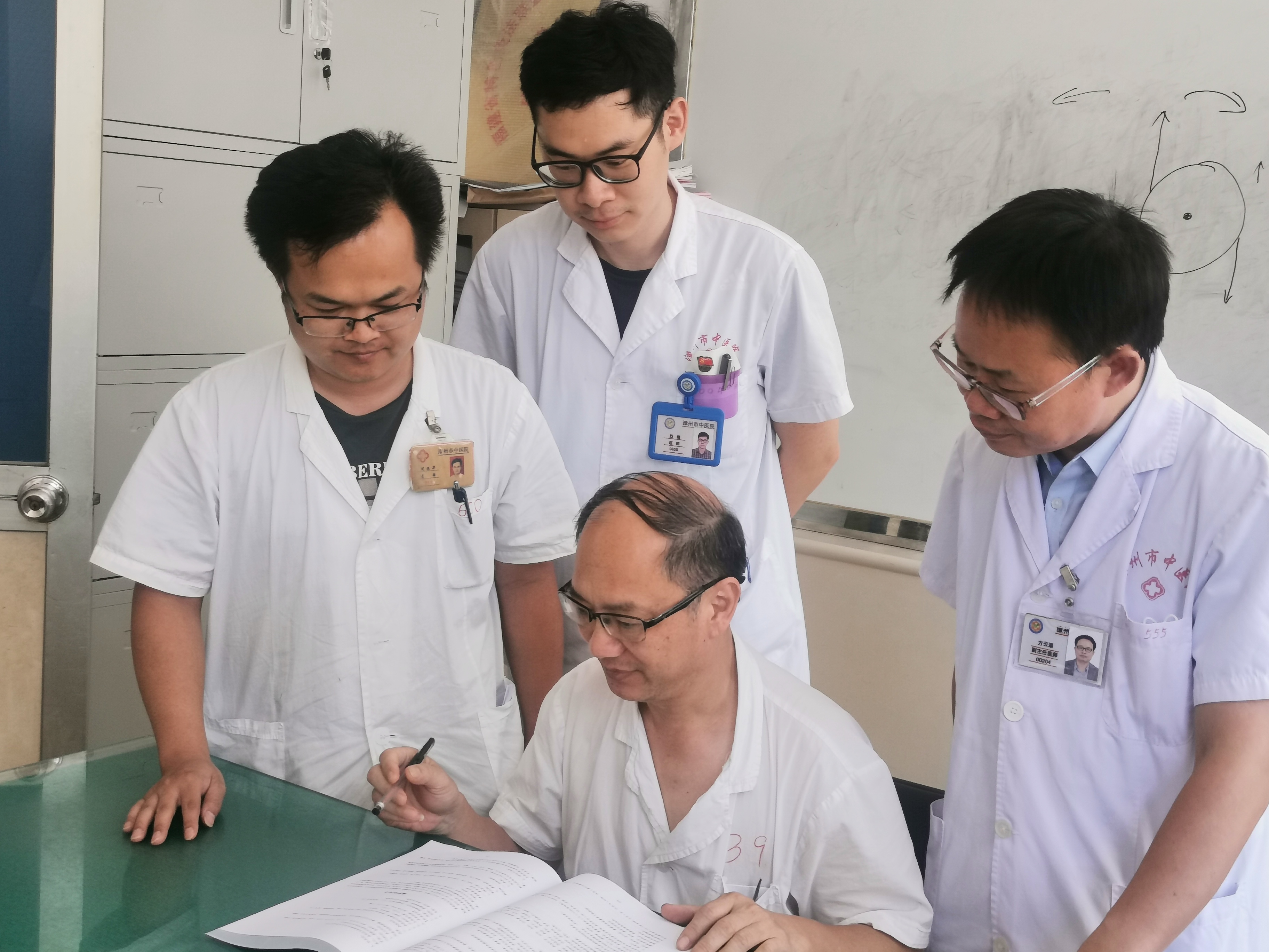 特色療法贏信任 妙手施治創(chuàng)佳話