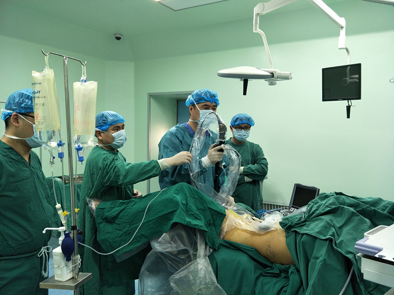 贊！不用開刀就能把腎臟內(nèi)8公分大的囊腫取出來