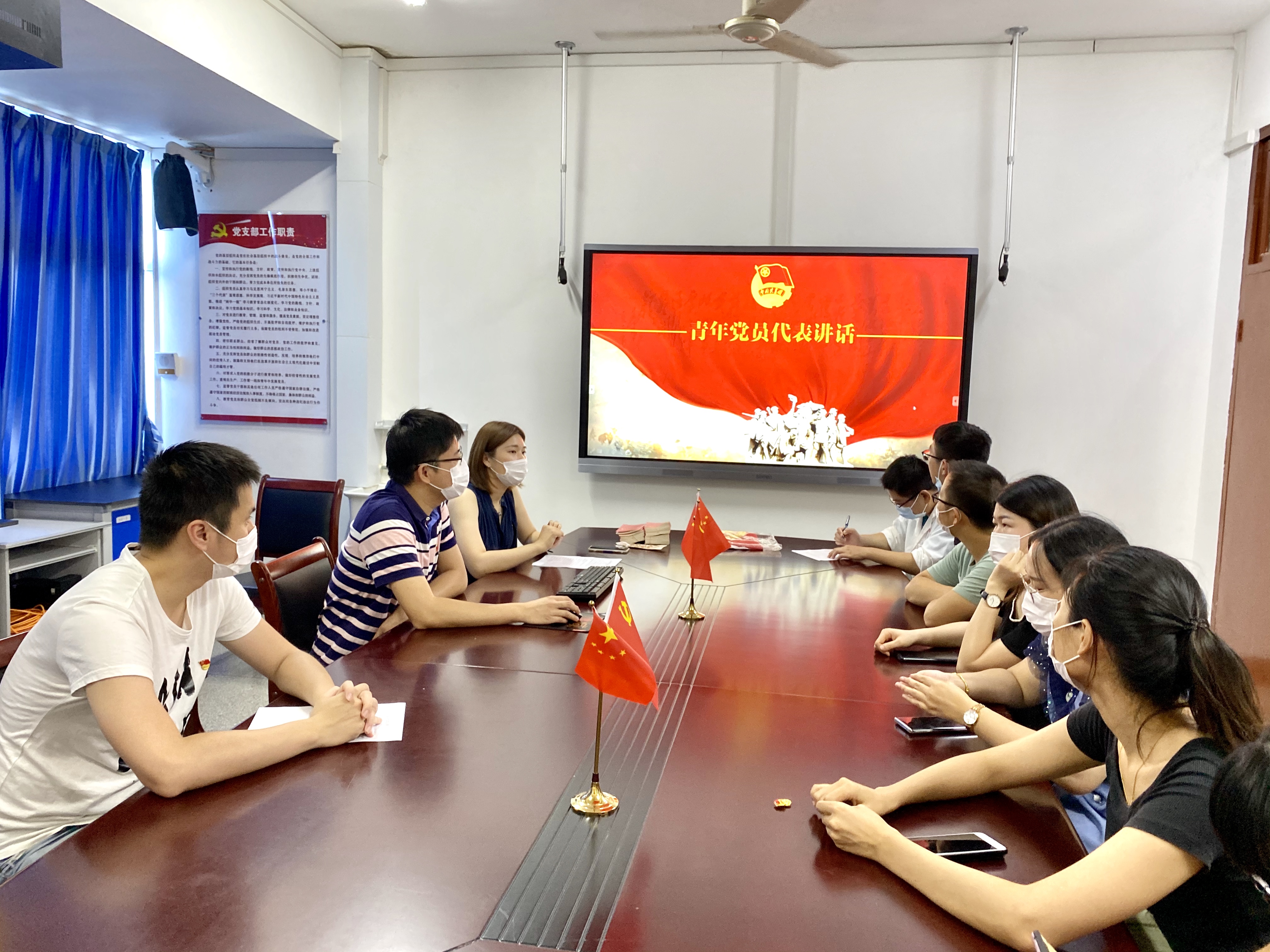 “離團(tuán)不離心，永遠(yuǎn)跟黨走” 漳州市中醫(yī)院團(tuán)委舉辦超齡團(tuán)員退團(tuán)儀式