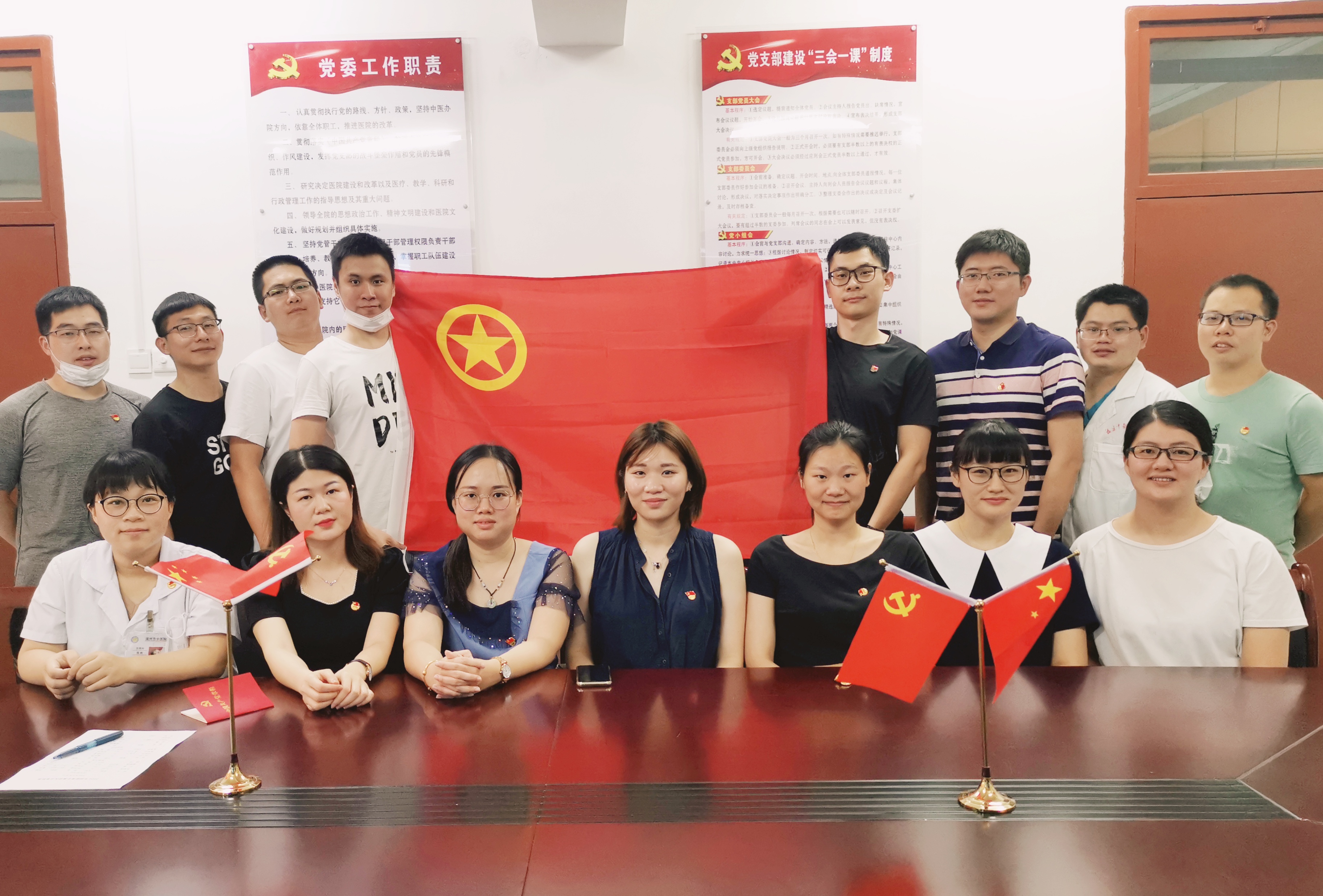 “離團(tuán)不離心，永遠(yuǎn)跟黨走” 漳州市中醫(yī)院團(tuán)委舉辦超齡團(tuán)員退團(tuán)儀式