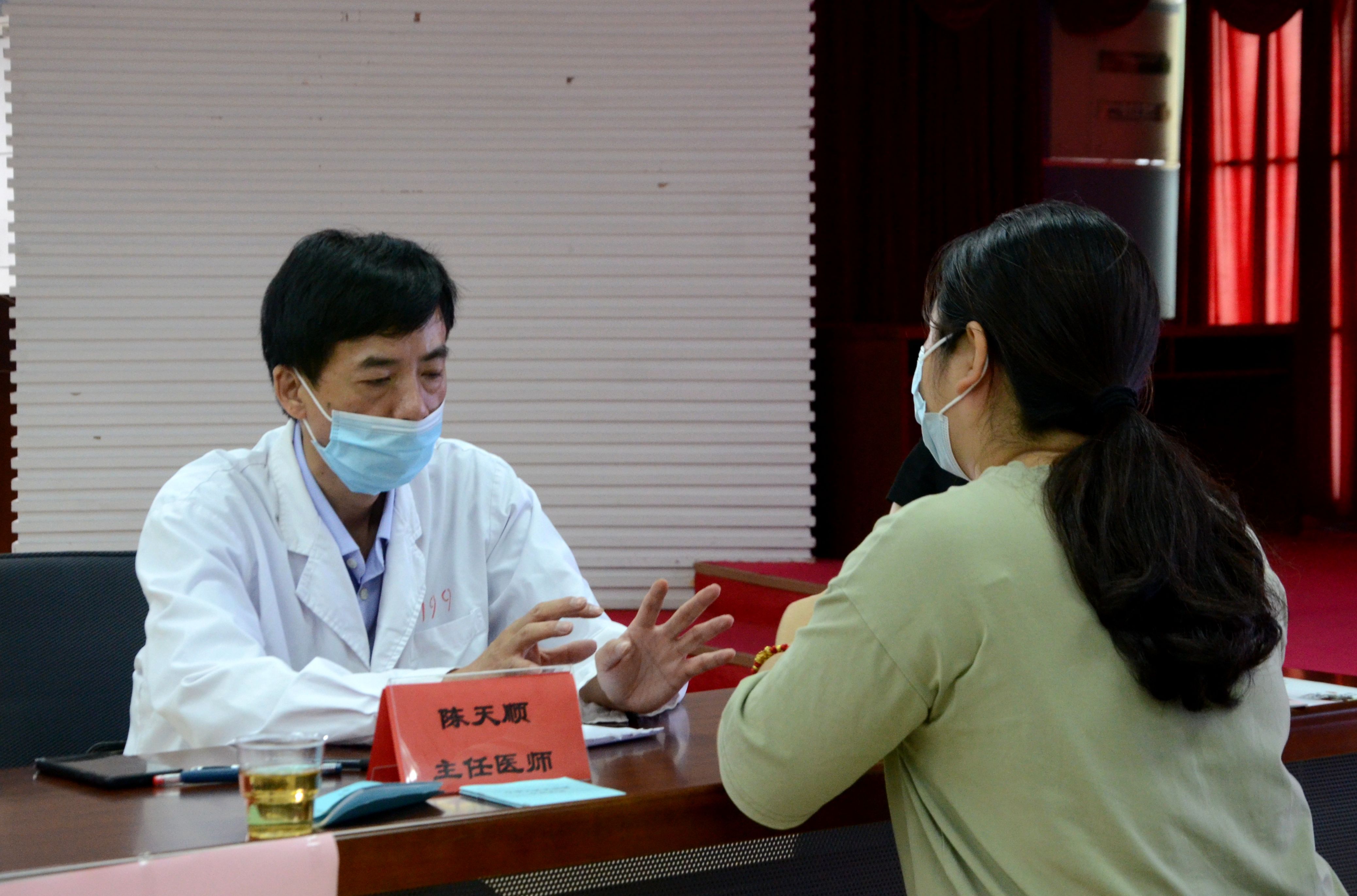 健康服務(wù)進(jìn)單位 義診活動(dòng)暖人心