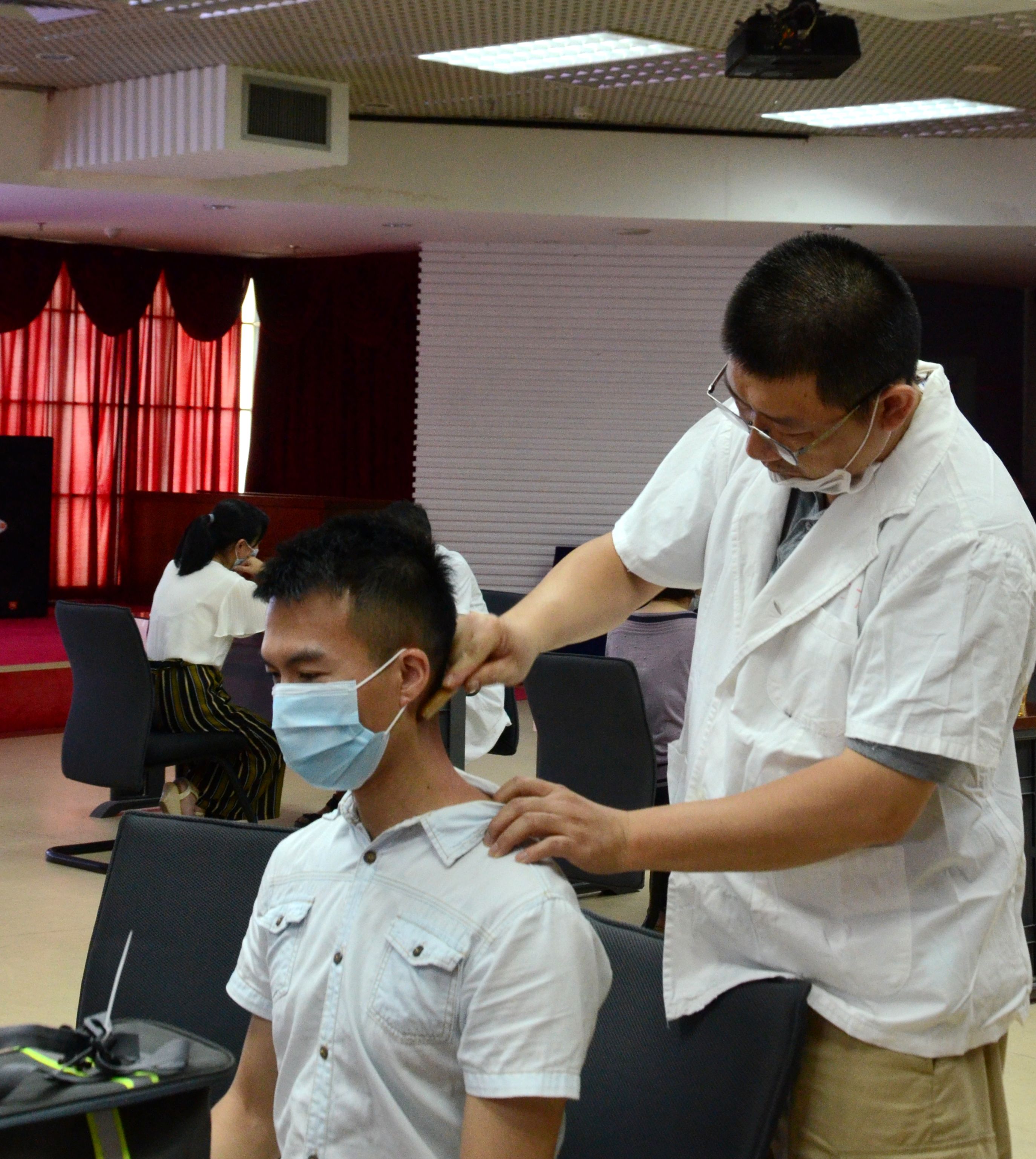 健康服務(wù)進(jìn)單位 義診活動(dòng)暖人心