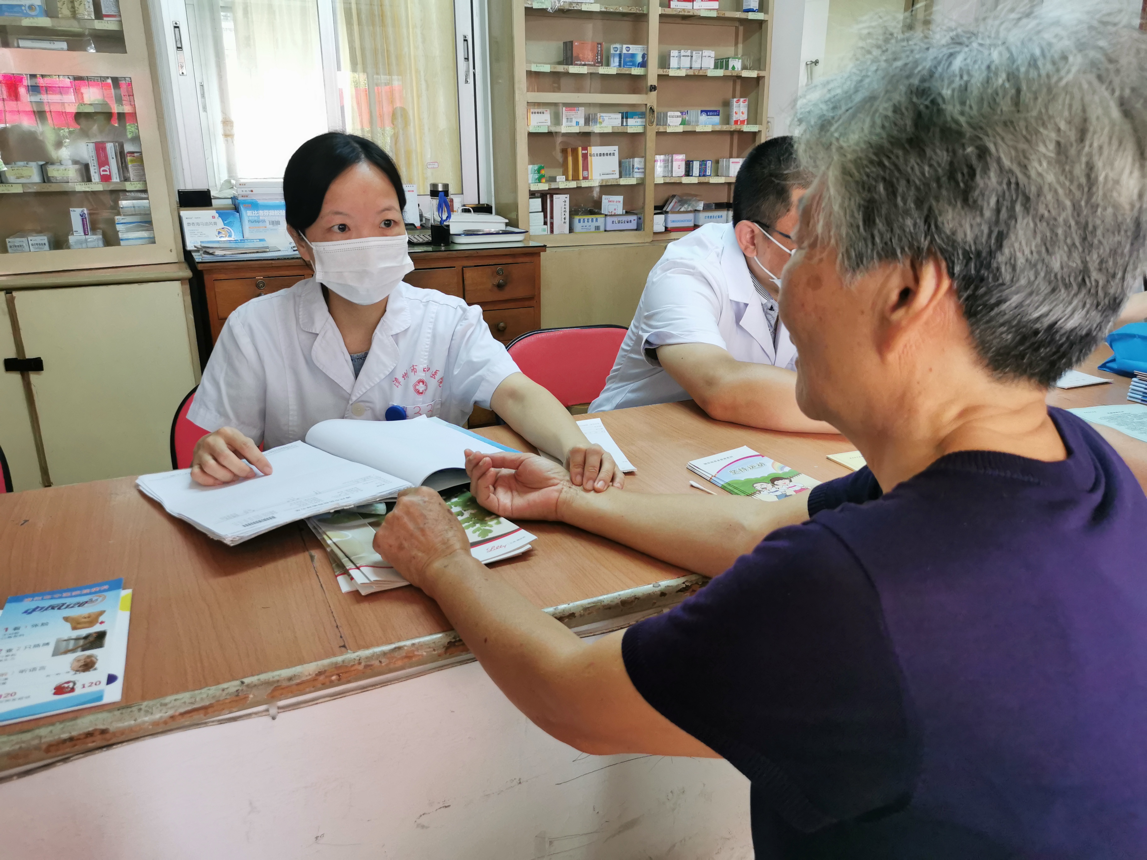 我院開展“提升健康素養(yǎng) 樂享銀齡生活”義診活動(dòng)
