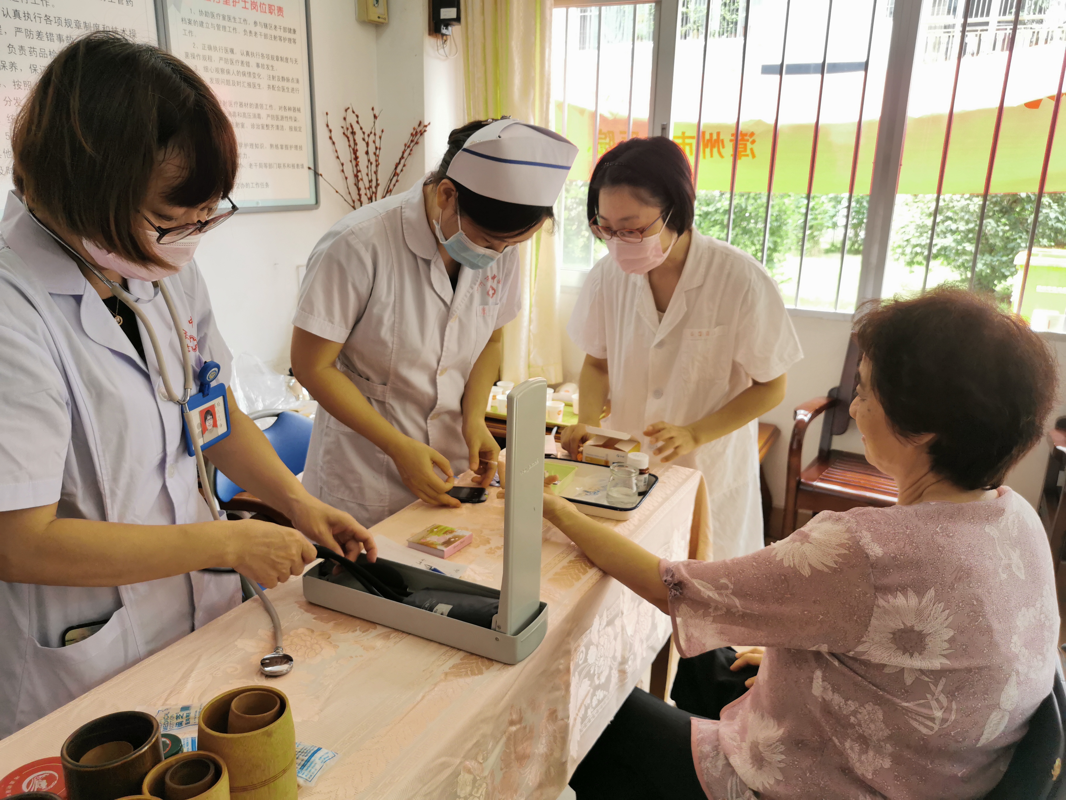 我院開展“提升健康素養(yǎng) 樂享銀齡生活”義診活動(dòng)