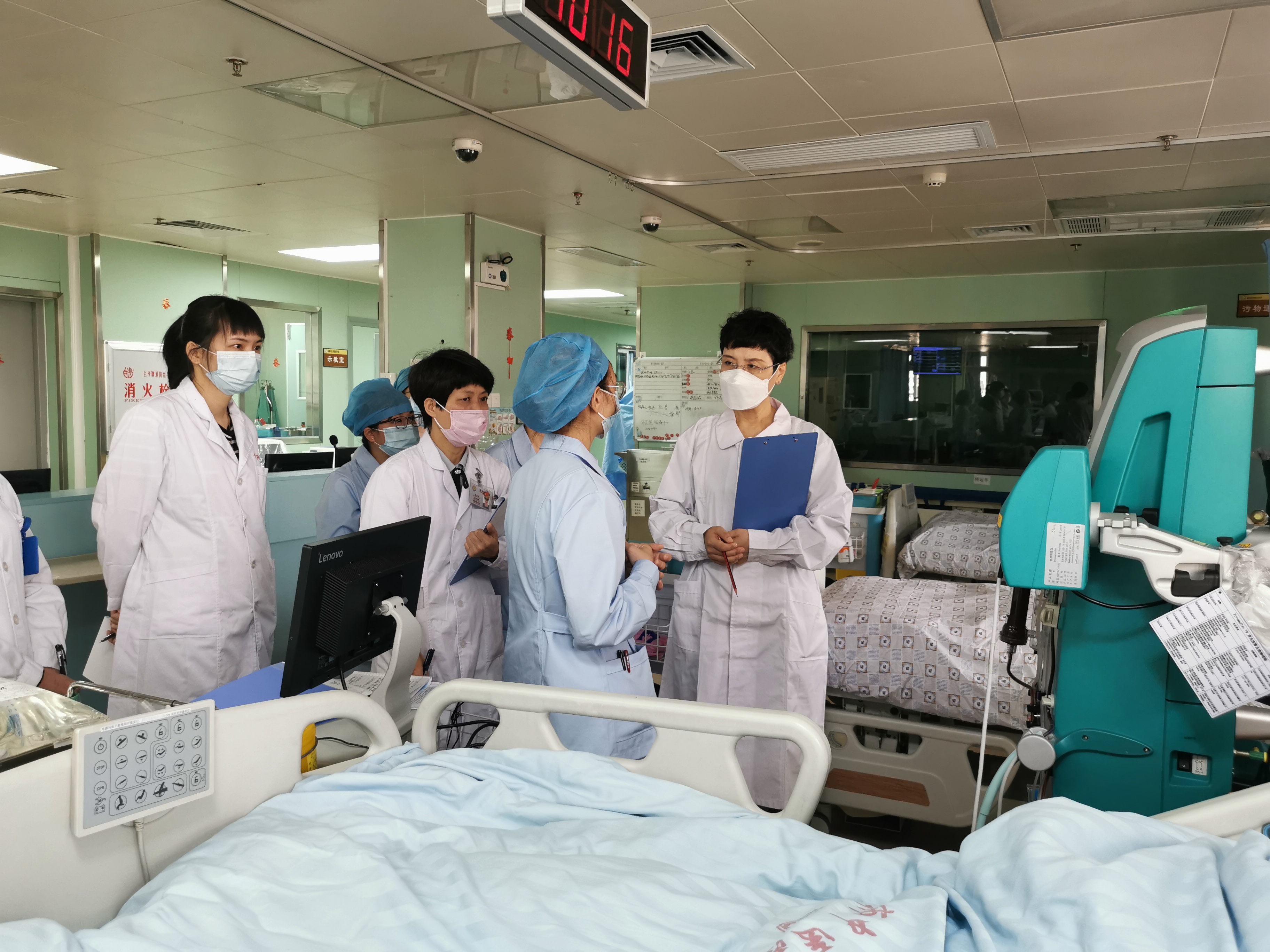 省護(hù)理質(zhì)控中心對(duì)我院護(hù)理工作開展評(píng)價(jià)檢查