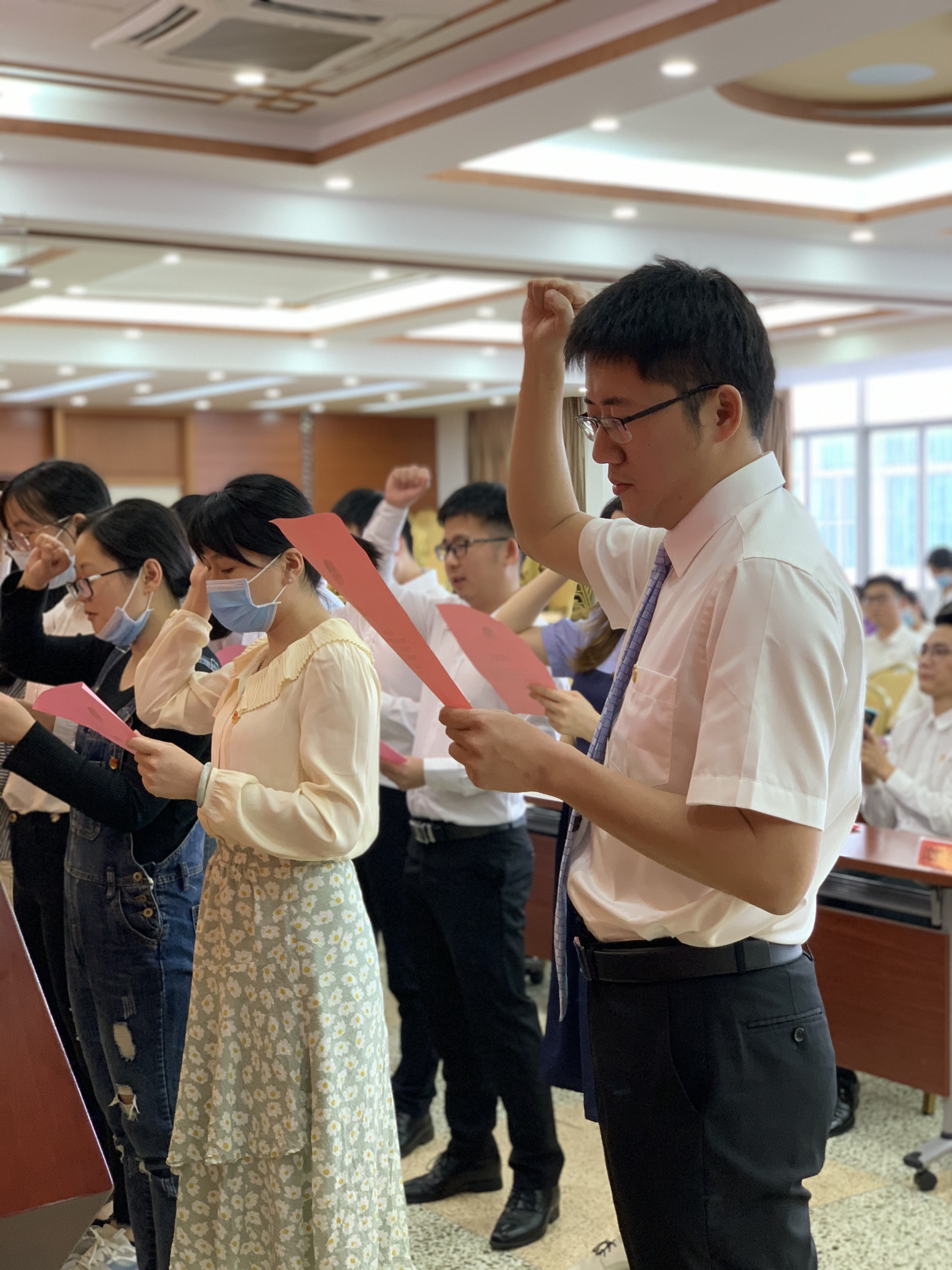 漳州市中醫(yī)院2021年五四表彰大會(huì)暨超齡離團(tuán)儀式順利召開