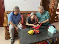 建黨100周年｜院領(lǐng)導(dǎo)走訪慰問光榮在黨50年老黨員和生活困難黨員