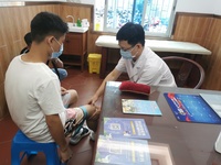 致力中西結(jié)合 鉆研“獨(dú)門”療法