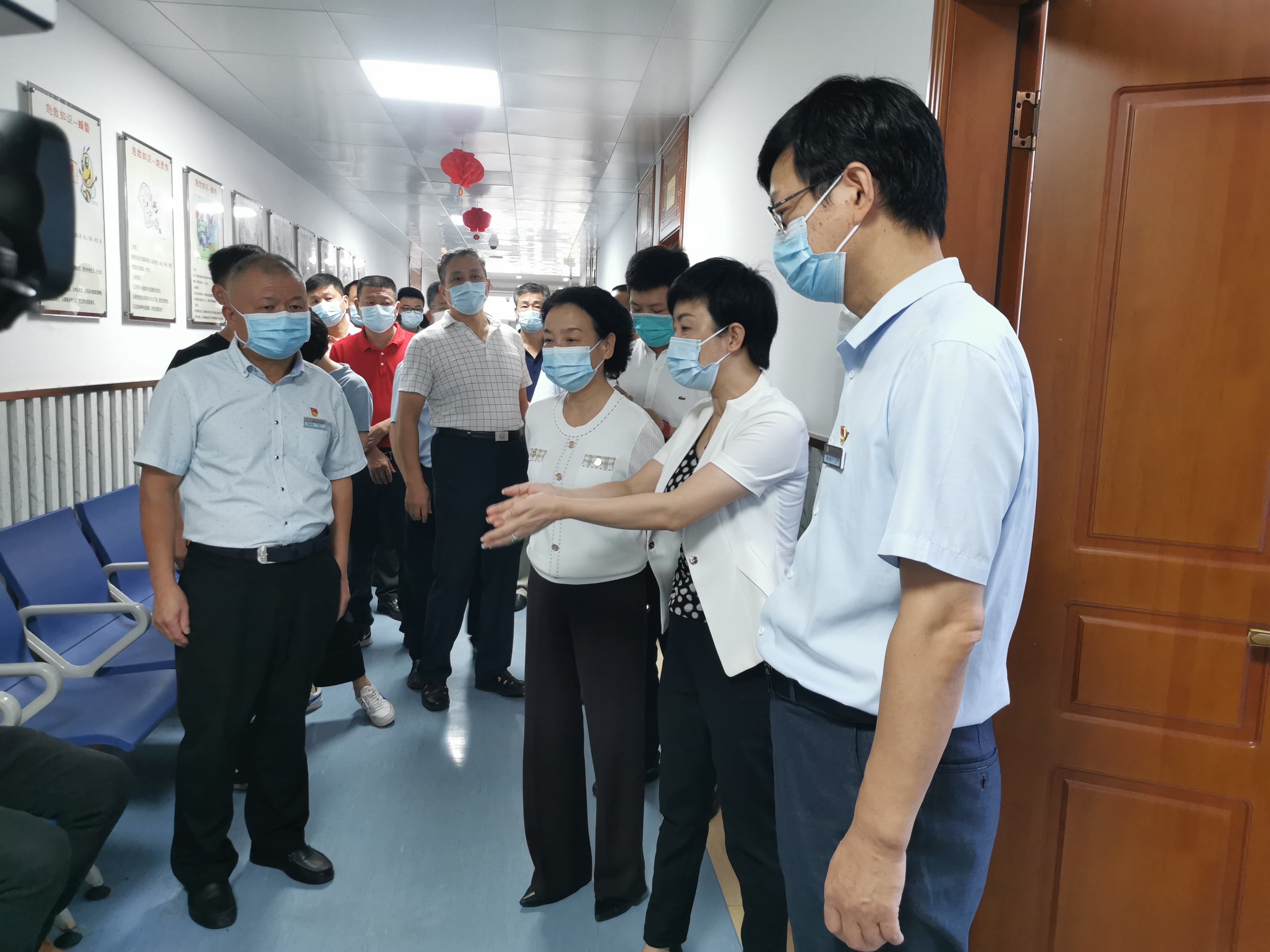 市領導一行蒞臨我院督查創(chuàng)城工作