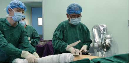 骨科機(jī)器人|精準(zhǔn)“導(dǎo)航”告別“暗箱操作”