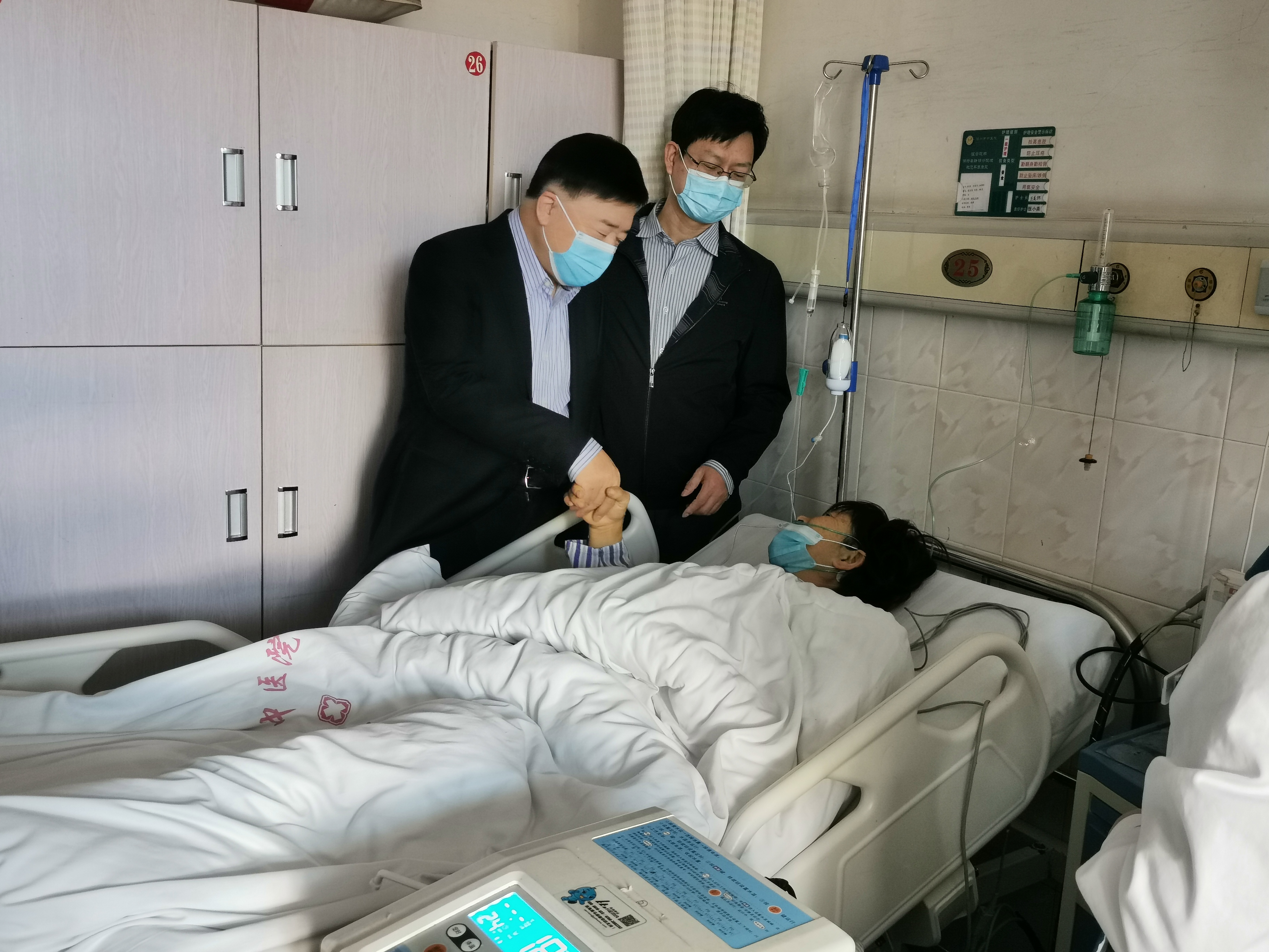 中國工程院院士張英澤蒞臨我院調(diào)研并親身示范手術(shù)