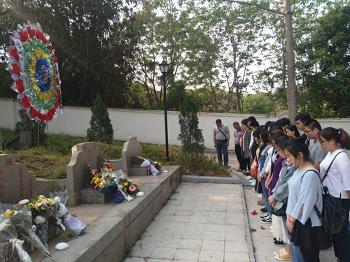 清明追思&middot;緬懷先烈憶忠魂 -------漳州市中醫(yī)院清明烈士陵園掃墓活動