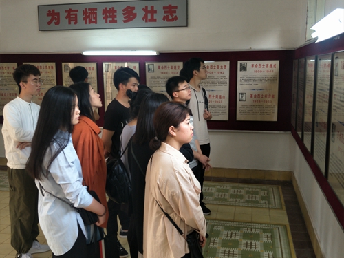 清明追思&middot;緬懷先烈憶忠魂 -------漳州市中醫(yī)院清明烈士陵園掃墓活動