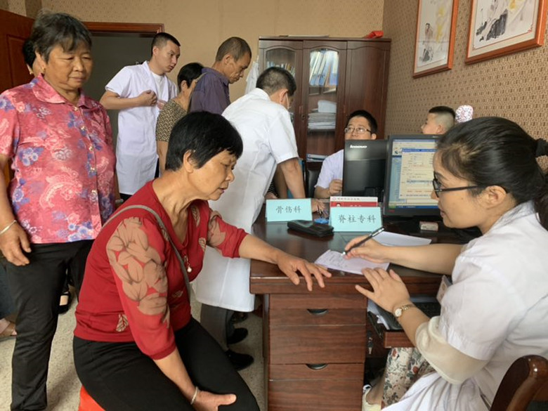 真情服務(wù)  義診惠民